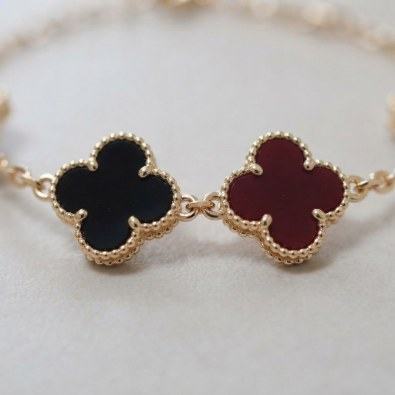 Clover Station Bracelet Detail view