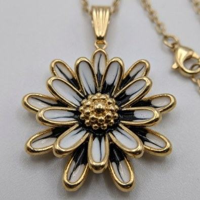 Enamel Daisy Flower Pendant Necklace Detail view