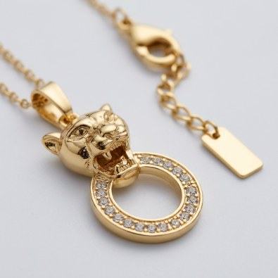 Tiger Head Circle Pendant Necklace Detail view